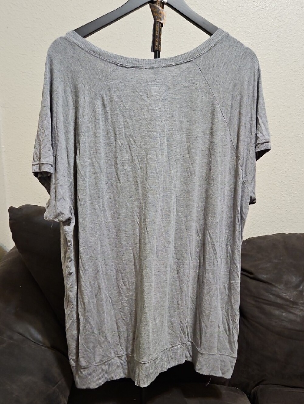 torrid Light Gray Short Sleeve Pullover Top - Picture 4 of 5